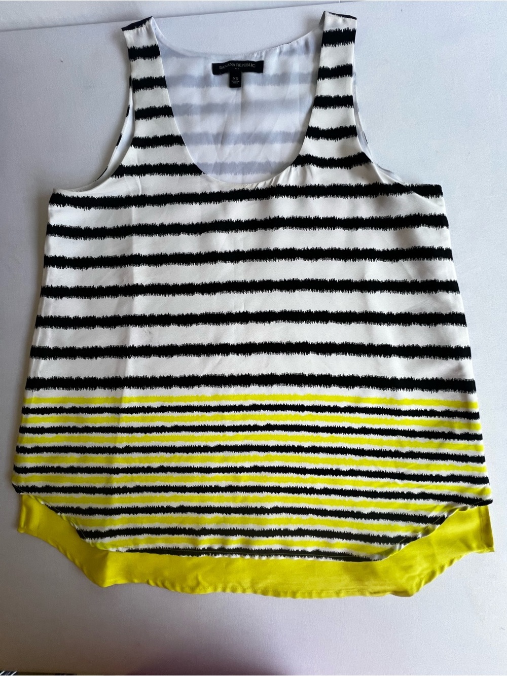 BANANA REPUBLIC BLACK, YELLOW, AND WHITE STRIPED POLYESTER TANK SIZE XS
NWOT